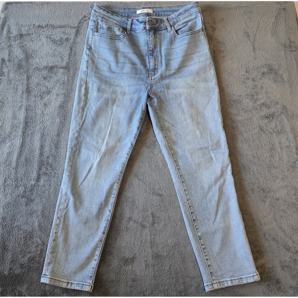 Willow + Root The Mom Jean Size 31‎ Distressed Light Wash Blue Denim High Rise